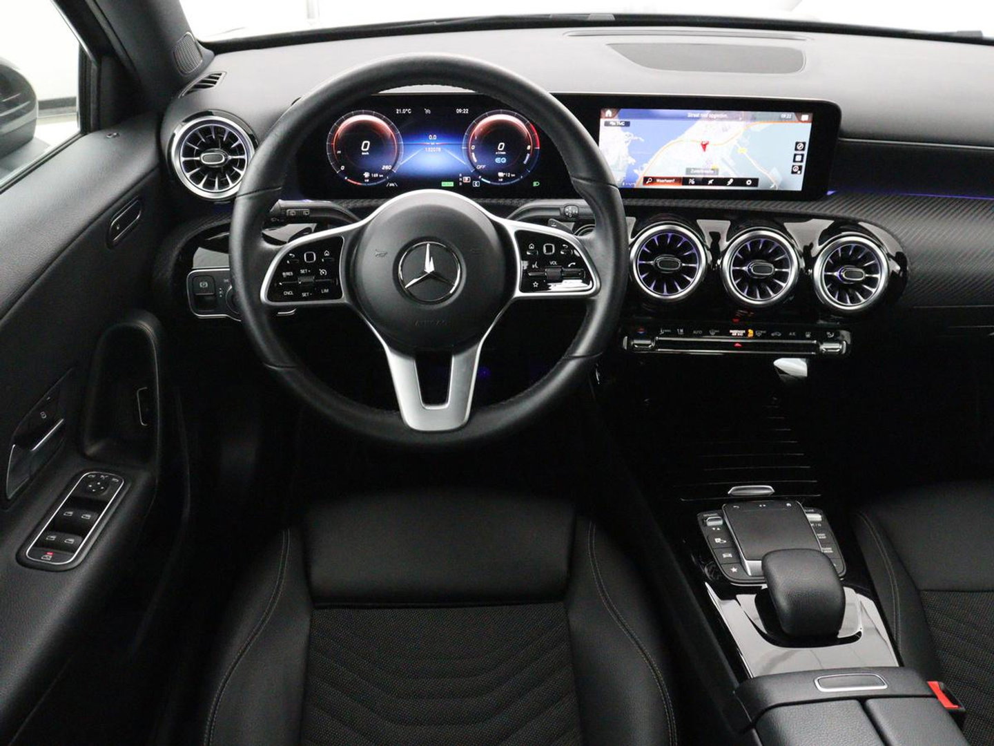 Mercedes-Benz A-Klasse 250e Style | SOH 92% | Stoelverwarming | Sfeerverlichting | Keyless | Camera | Navigatie | Widescreen | Half leder | Side Assist | Climate control | Bluetooth | PHEV | Plug In