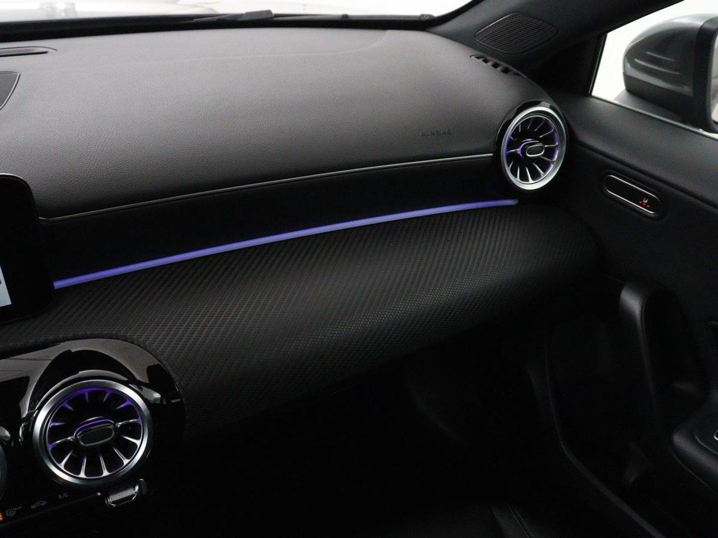 Mercedes-Benz A-Klasse 250e Style | SOH 92% | Stoelverwarming | Sfeerverlichting | Keyless | Camera | Navigatie | Widescreen | Half leder | Side Assist | Climate control | Bluetooth | PHEV | Plug In