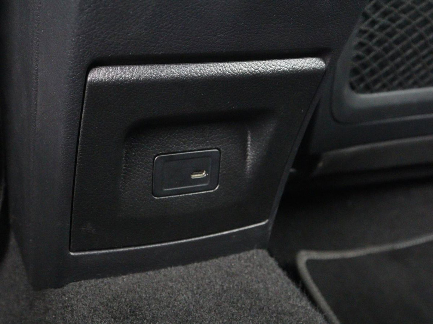Mercedes-Benz A-Klasse 250e Style | SOH 92% | Stoelverwarming | Sfeerverlichting | Keyless | Camera | Navigatie | Widescreen | Half leder | Side Assist | Climate control | Bluetooth | PHEV | Plug In