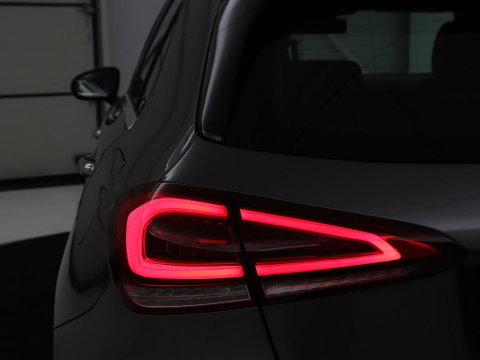 Mercedes-Benz A-Klasse 250e Style | SOH 92% | Stoelverwarming | Sfeerverlichting | Keyless | Camera | Navigatie | Widescreen | Half leder | Side Assist | Climate control | Bluetooth | PHEV | Plug In