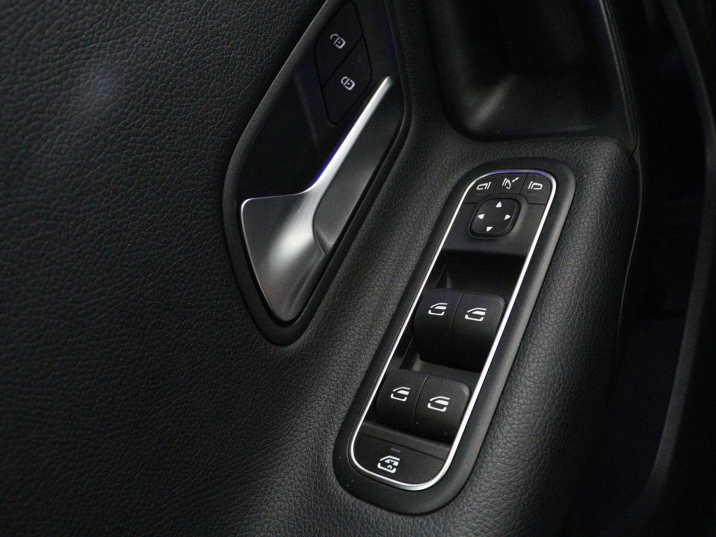 Mercedes-Benz A-Klasse 250e Style | SOH 92% | Stoelverwarming | Sfeerverlichting | Keyless | Camera | Navigatie | Widescreen | Half leder | Side Assist | Climate control | Bluetooth | PHEV | Plug In