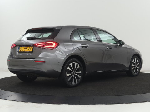 Mercedes-Benz A-Klasse 250e Style | SOH 92% | Stoelverwarming | Sfeerverlichting | Keyless | Camera | Navigatie | Widescreen | Half leder | Side Assist | Climate control | Bluetooth | PHEV | Plug In