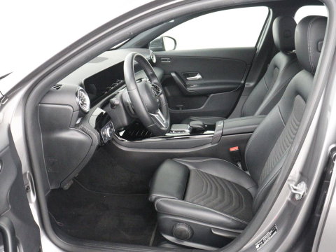 Mercedes-Benz A-Klasse 250e Style | SOH 92% | Stoelverwarming | Sfeerverlichting | Keyless | Camera | Navigatie | Widescreen | Half leder | Side Assist | Climate control | Bluetooth | PHEV | Plug In