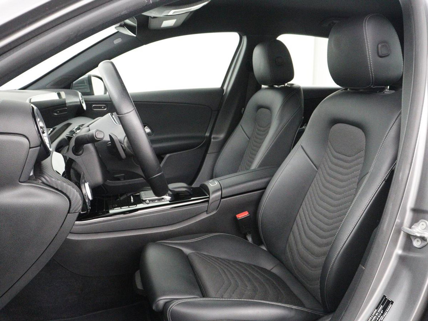Mercedes-Benz A-Klasse 250e Style | SOH 92% | Stoelverwarming | Sfeerverlichting | Keyless | Camera | Navigatie | Widescreen | Half leder | Side Assist | Climate control | Bluetooth | PHEV | Plug In