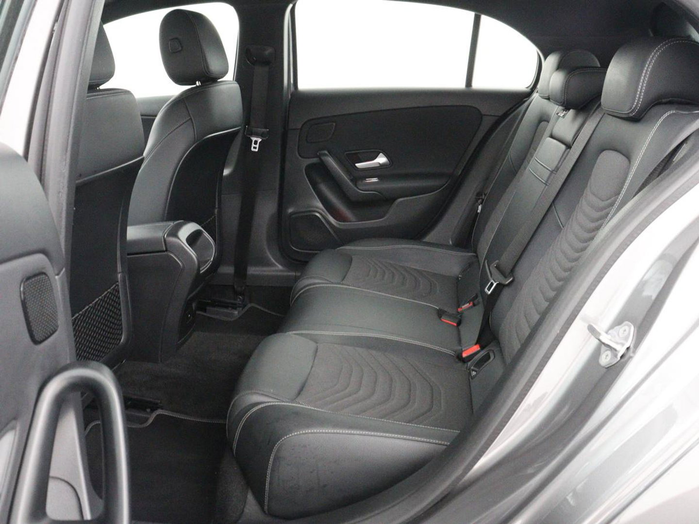 Mercedes-Benz A-Klasse 250e Style | SOH 92% | Stoelverwarming | Sfeerverlichting | Keyless | Camera | Navigatie | Widescreen | Half leder | Side Assist | Climate control | Bluetooth | PHEV | Plug In