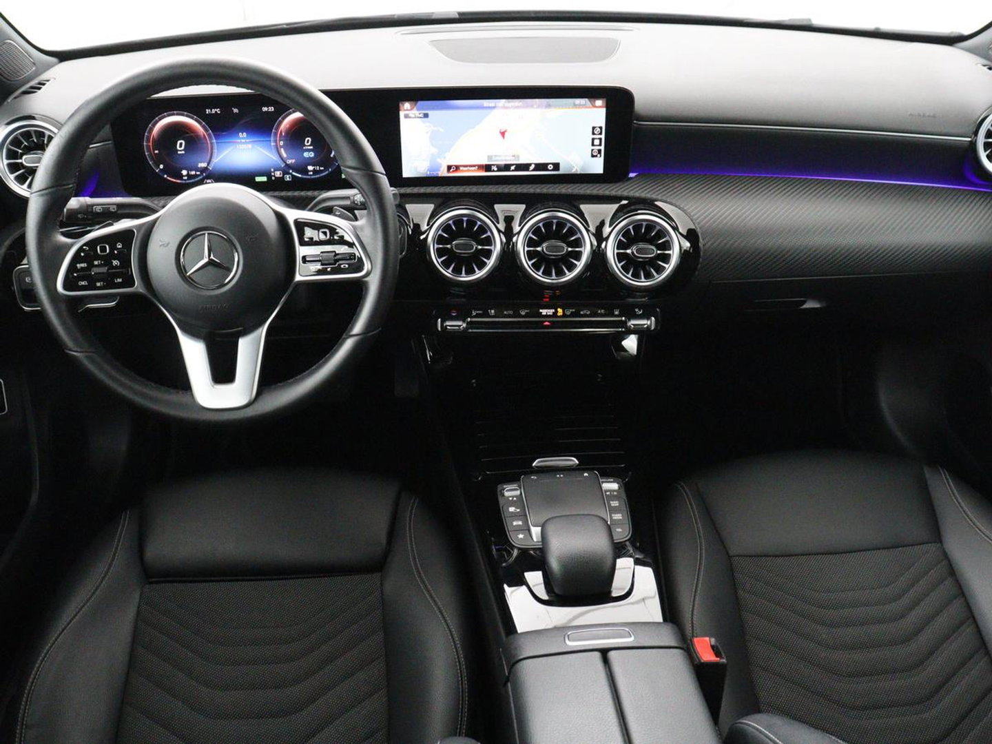 Mercedes-Benz A-Klasse 250e Style | SOH 92% | Stoelverwarming | Sfeerverlichting | Keyless | Camera | Navigatie | Widescreen | Half leder | Side Assist | Climate control | Bluetooth | PHEV | Plug In