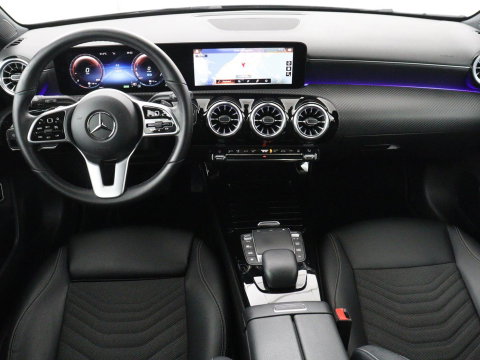 Mercedes-Benz A-Klasse 250e Style | SOH 92% | Stoelverwarming | Sfeerverlichting | Keyless | Camera | Navigatie | Widescreen | Half leder | Side Assist | Climate control | Bluetooth | PHEV | Plug In