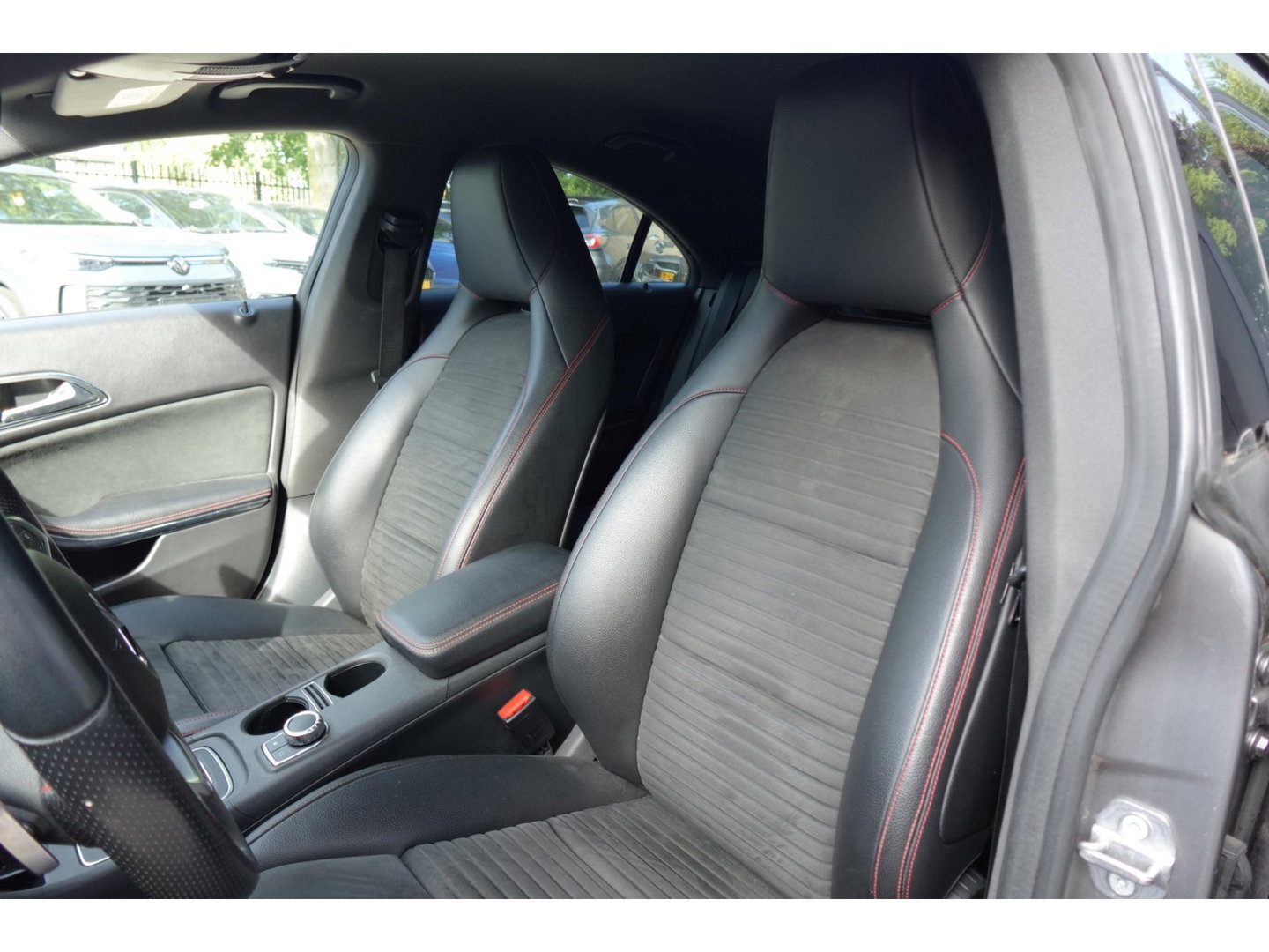 Mercedes-Benz CLA-Klasse 180 Business Solution AMG STOELVERW CAM CRUISE'