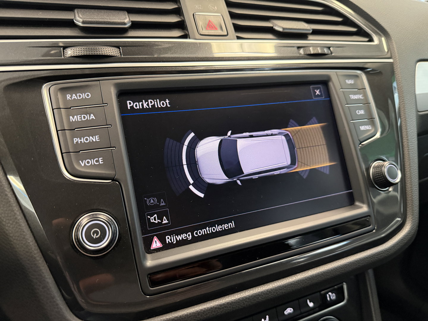 Volkswagen Tiguan 1.4 TSI ACT Highline Trekhaak Stoelverwarming Navigatie 24 Maanden garantie* (Vraag naar de voorwaarden)