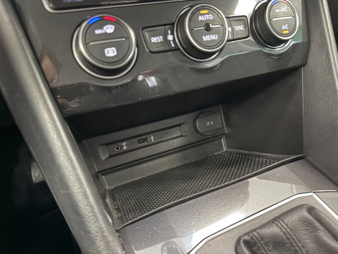 Volkswagen Tiguan 1.4 TSI ACT Highline Trekhaak Stoelverwarming Navigatie 24 Maanden garantie* (Vraag naar de voorwaarden)