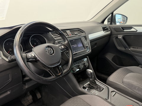Volkswagen Tiguan 1.4 TSI ACT Highline Trekhaak Stoelverwarming Navigatie 24 Maanden garantie* (Vraag naar de voorwaarden)