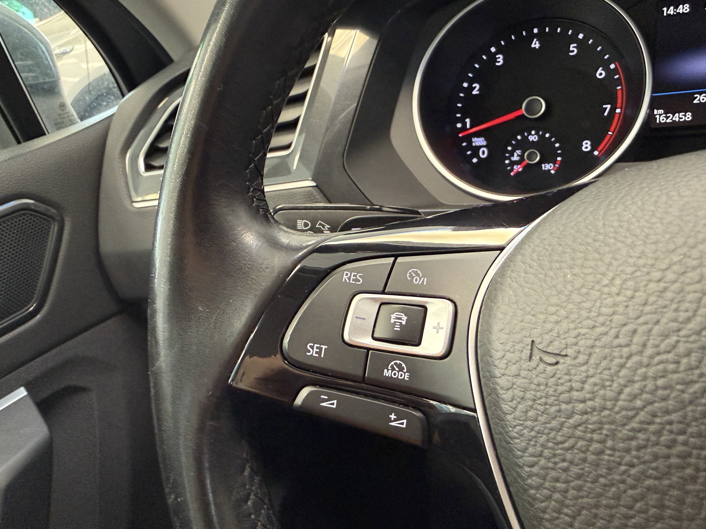 Volkswagen Tiguan 1.4 TSI ACT Highline Trekhaak Stoelverwarming Navigatie 24 Maanden garantie* (Vraag naar de voorwaarden)
