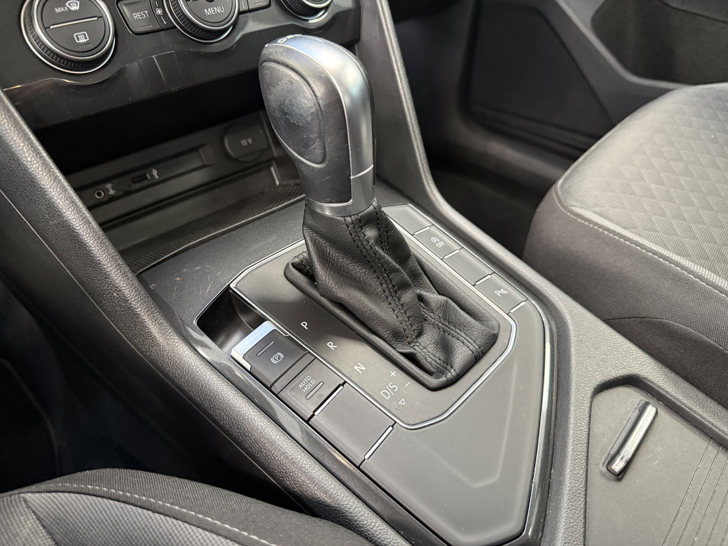 Volkswagen Tiguan 1.4 TSI ACT Highline Trekhaak Stoelverwarming Navigatie 24 Maanden garantie* (Vraag naar de voorwaarden)