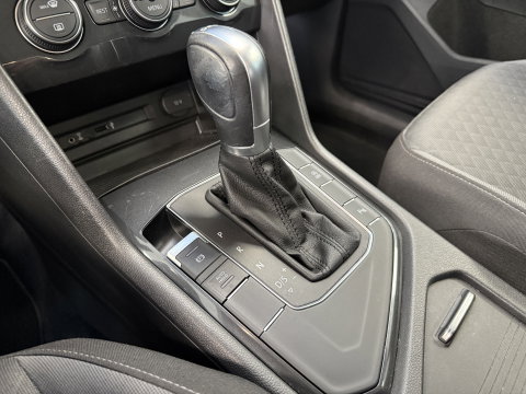 Volkswagen Tiguan 1.4 TSI ACT Highline Trekhaak Stoelverwarming Navigatie 24 Maanden garantie* (Vraag naar de voorwaarden)