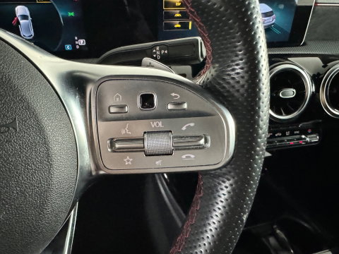 Mercedes-Benz A-Klasse 200 AMG Camera|CarPlay|Stoelverwarming