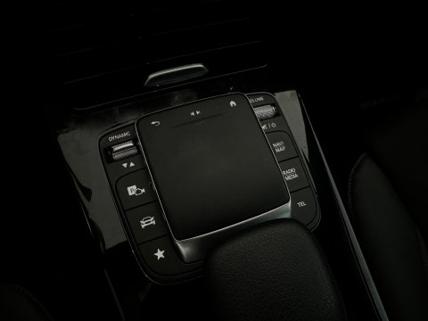 Mercedes-Benz A-Klasse 200 AMG Camera|CarPlay|Stoelverwarming
