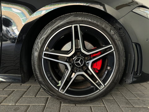 Mercedes-Benz A-Klasse 200 AMG Camera|CarPlay|Stoelverwarming