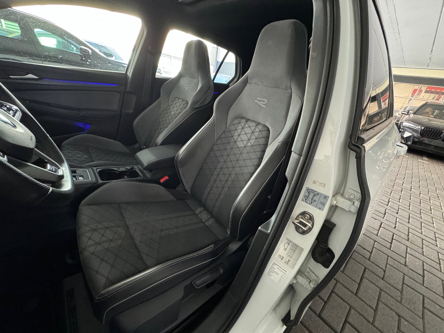 Volkswagen Golf 1.5 eTSI R Line Pano|Sfeer|Dodehoek|Camera