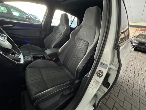 Volkswagen Golf 1.5 eTSI R Line Pano|Sfeer|Dodehoek|Camera