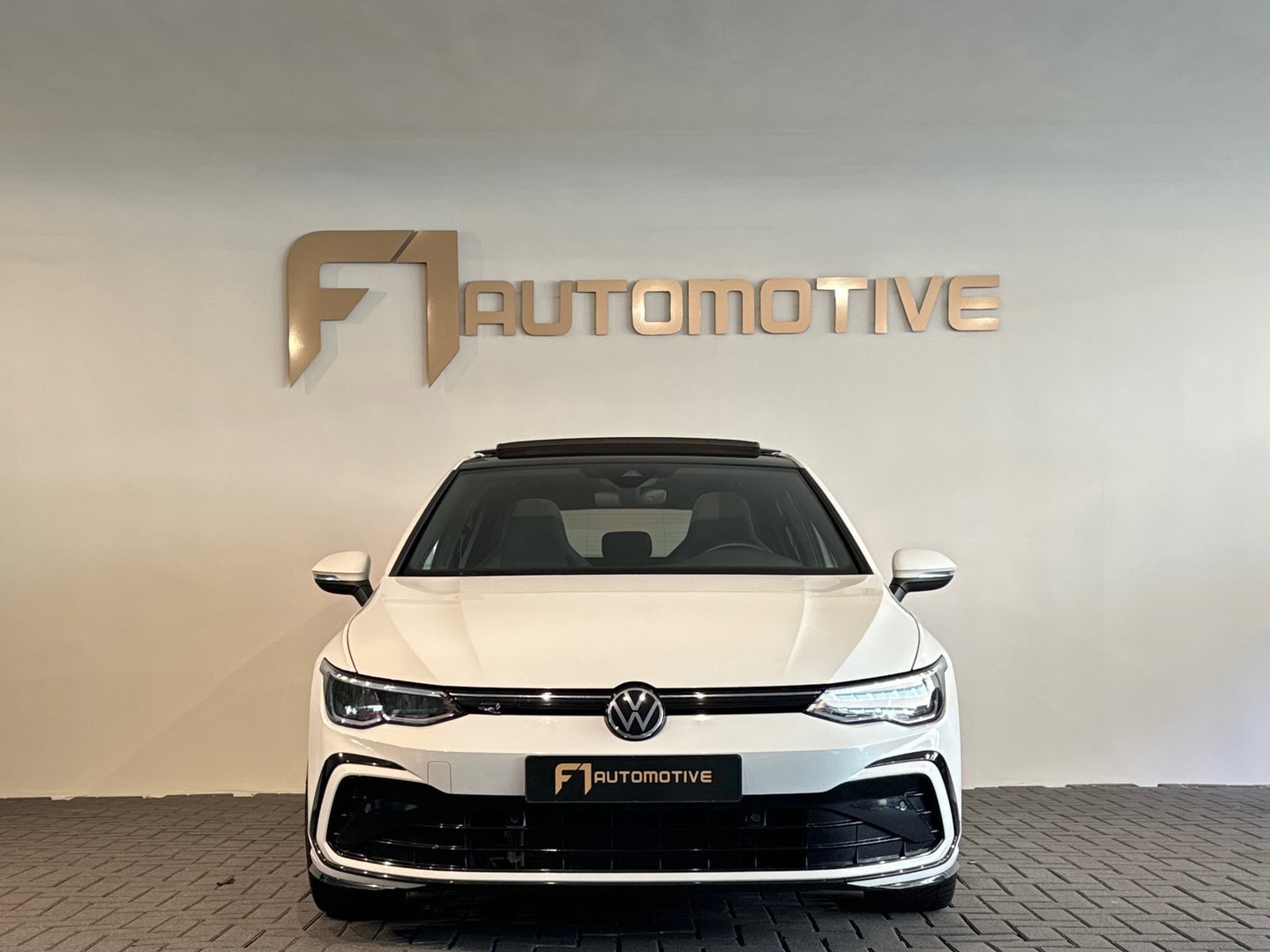 Volkswagen Golf 1.5 eTSI R Line Pano|Sfeer|Dodehoek|Camera