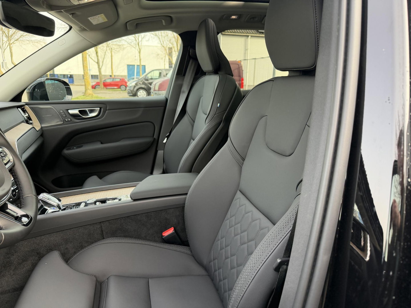 Volvo XC60 2.0 T6 Plug-in hybrid AWD Ultra Bright Facelift model l Luchtvering l Trekhaak l 360
