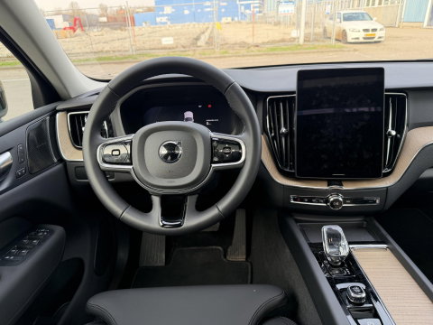 Volvo XC60 2.0 T6 Plug-in hybrid AWD Ultra Bright Facelift model l Luchtvering l Trekhaak l 360