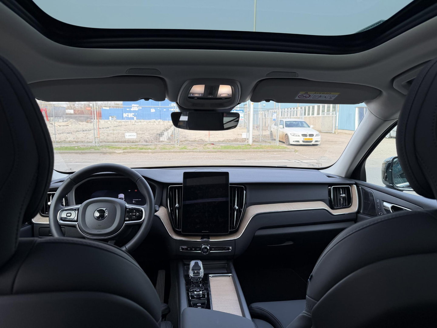 Volvo XC60 2.0 T6 Plug-in hybrid AWD Ultra Bright Facelift model l Luchtvering l Trekhaak l 360