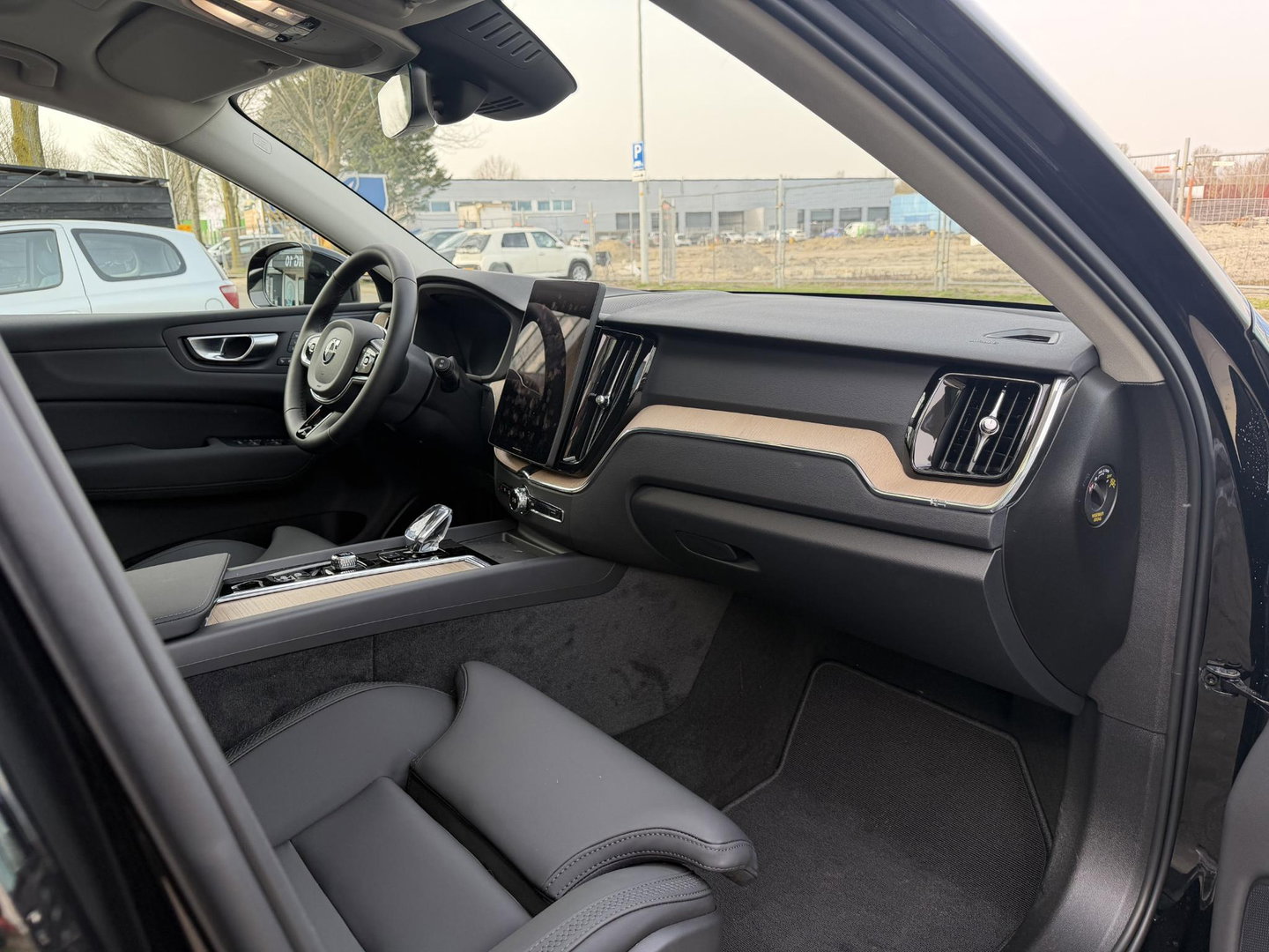 Volvo XC60 2.0 T6 Plug-in hybrid AWD Ultra Bright Facelift model l Luchtvering l Trekhaak l 360