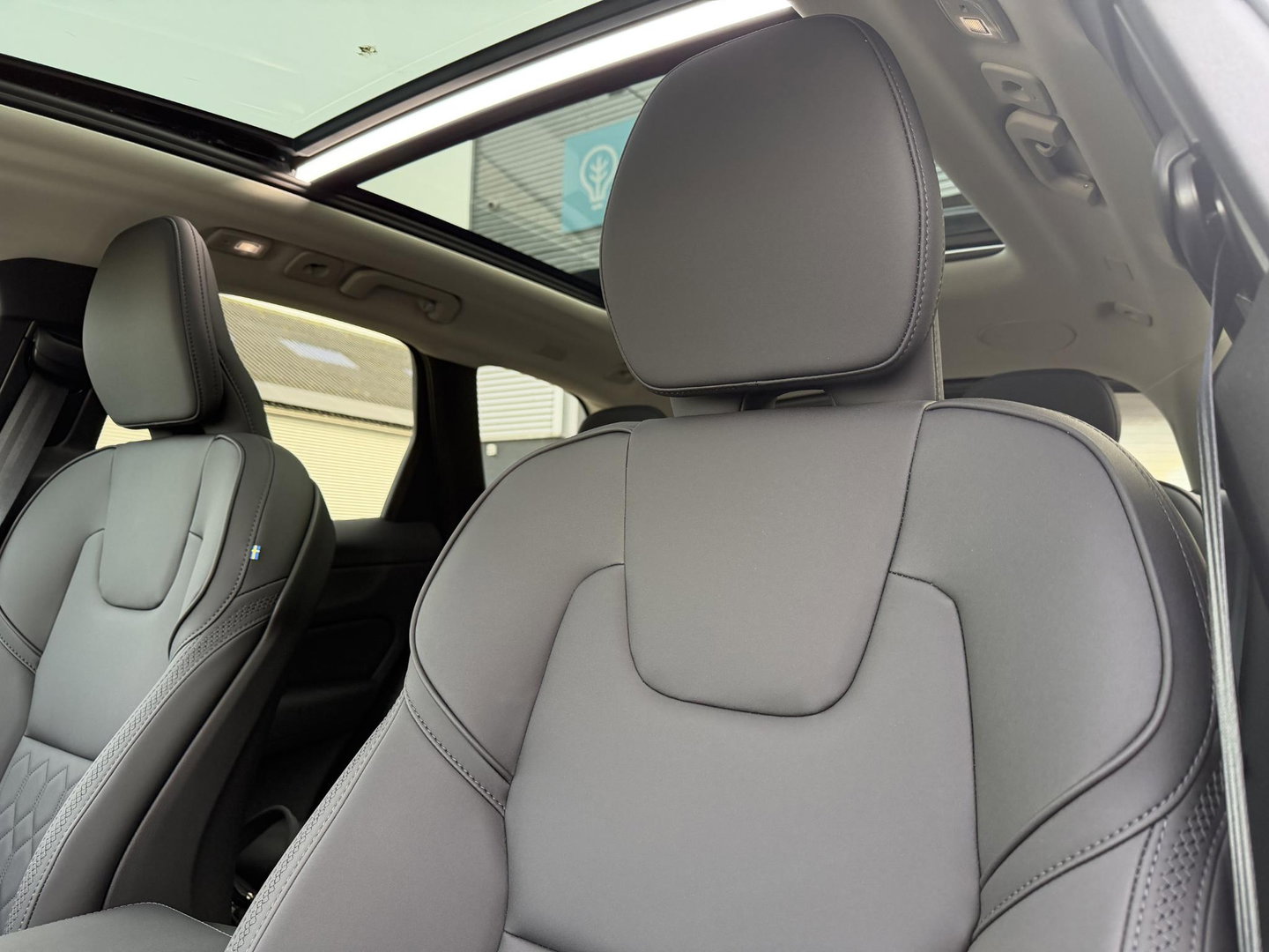 Volvo XC60 2.0 T6 Plug-in hybrid AWD Ultra Bright Facelift model l Luchtvering l Trekhaak l 360