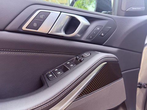 BMW X5 xDrive50e M-sport l Pano l HUD l 22INCH l Trekhaak