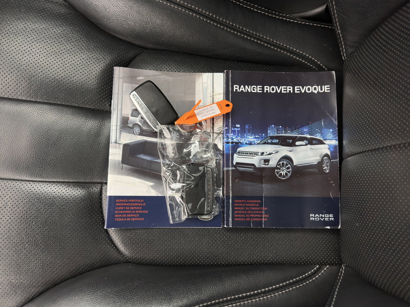 Land Rover Range Rover Evoque 2.2 TD4 4WD Prestige Aut. *PANO | LEATHER | XENON | MEMORY-PACK | NAVI-FULLMAP | MERIDIAN-AUDIO | CAMERA | HEATED-SPORTSEATS | PRIVACY-GLASS | ECC | PDC | CRUISE | 20''ALU*