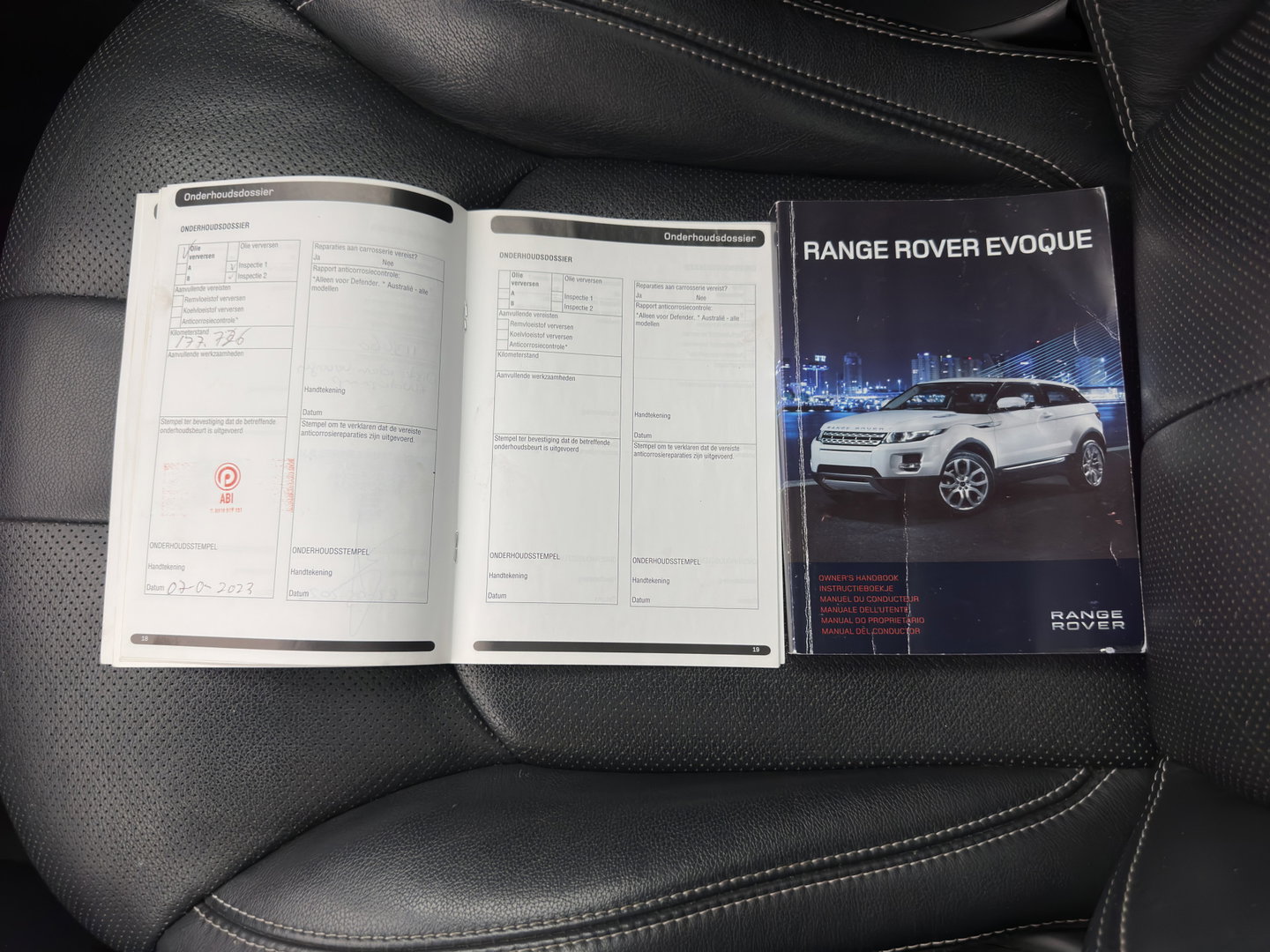Land Rover Range Rover Evoque 2.2 TD4 4WD Prestige Aut. *PANO | LEATHER | XENON | MEMORY-PACK | NAVI-FULLMAP | MERIDIAN-AUDIO | CAMERA | HEATED-SPORTSEATS | PRIVACY-GLASS | ECC | PDC | CRUISE | 20''ALU*