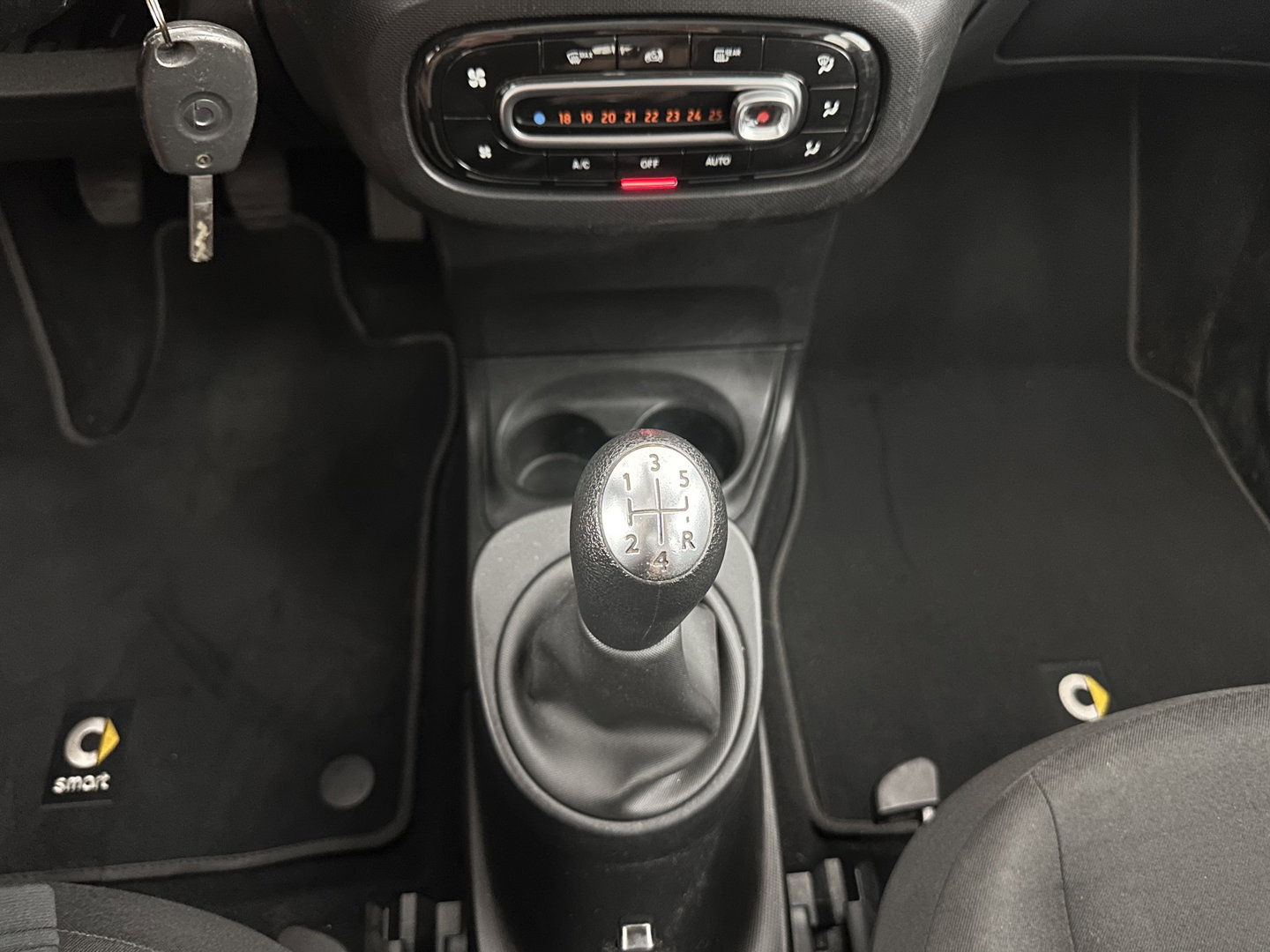 Smart Forfour 1.0 Essential Edition *AIRCO | CRUISE | COMFORT-SEATS*