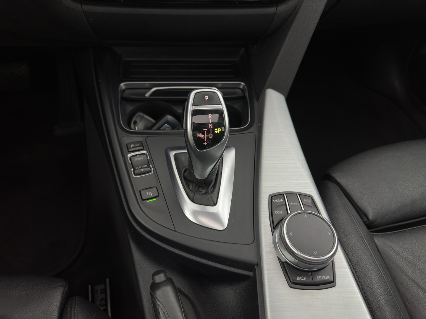 BMW 3-serie Gran Turismo 320i Corporate Lease High Executive M-Sportpack Aut. *PANO | LEATHER | FULL-LED | NAVI-FULLMAP | HEATED-SPORTSEATS | HIFI-SOUND | SHIFTPADDLES | ECC | PDC | CRUISE | 19''ALU*