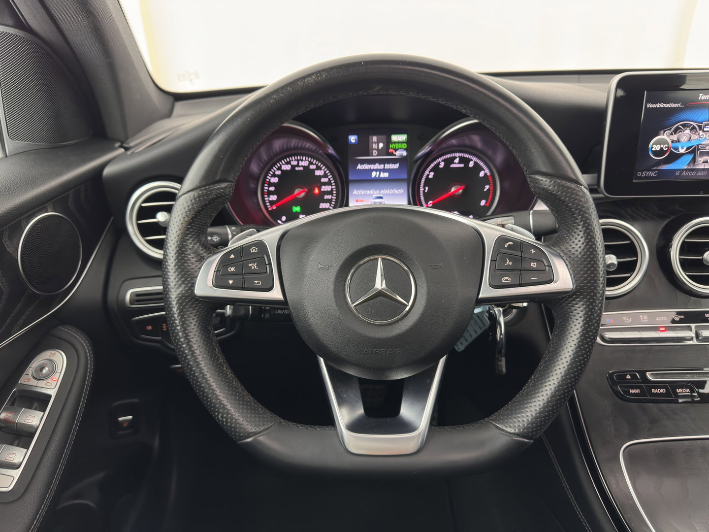 Mercedes-Benz GLC 350e 4MATIC Ambition (Plug-In) Aut. *PANO | LEATHER-MICROFIBRE | FULL-LED | NAVI-FULLMAP | CAMERA | BLINDSPOT | HEATED-SPORTSEATS | SHIFTPADDLES | ECC | PDC | CRUISE | 19''ALU*