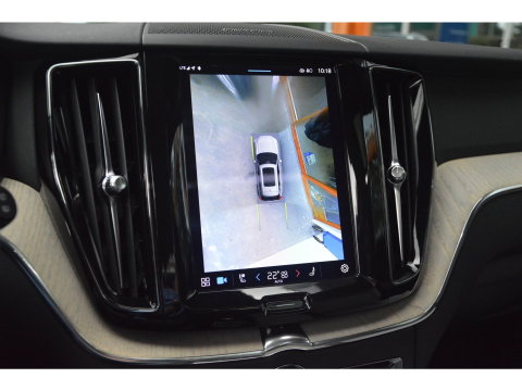 Volvo XC60 T6 Hybride AWD Plus Dark LONG RANGE | 360° Camera | Panoramadak | Trekhaak | Stoel + Stuur Verwarmd |
