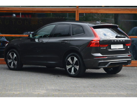 Volvo XC60 T6 Hybride AWD Plus Dark LONG RANGE | 360° Camera | Panoramadak | Trekhaak | Stoel + Stuur Verwarmd |