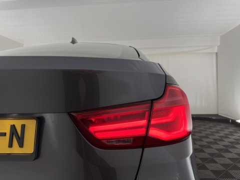 BMW 3-serie Gran Turismo 320i Corporate Lease High Executive M-Sportpack Aut. *PANO | LEATHER | FULL-LED | NAVI-FULLMAP | HEATED-SPORTSEATS | HIFI-SOUND | SHIFTPADDLES | ECC | PDC | CRUISE | 19''ALU*
