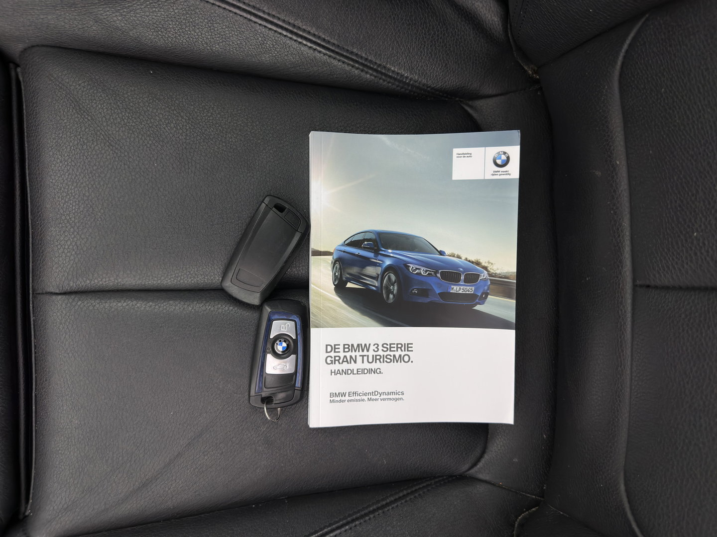 BMW 3-serie Gran Turismo 320i Corporate Lease High Executive M-Sportpack Aut. *PANO | LEATHER | FULL-LED | NAVI-FULLMAP | HEATED-SPORTSEATS | HIFI-SOUND | SHIFTPADDLES | ECC | PDC | CRUISE | 19''ALU*