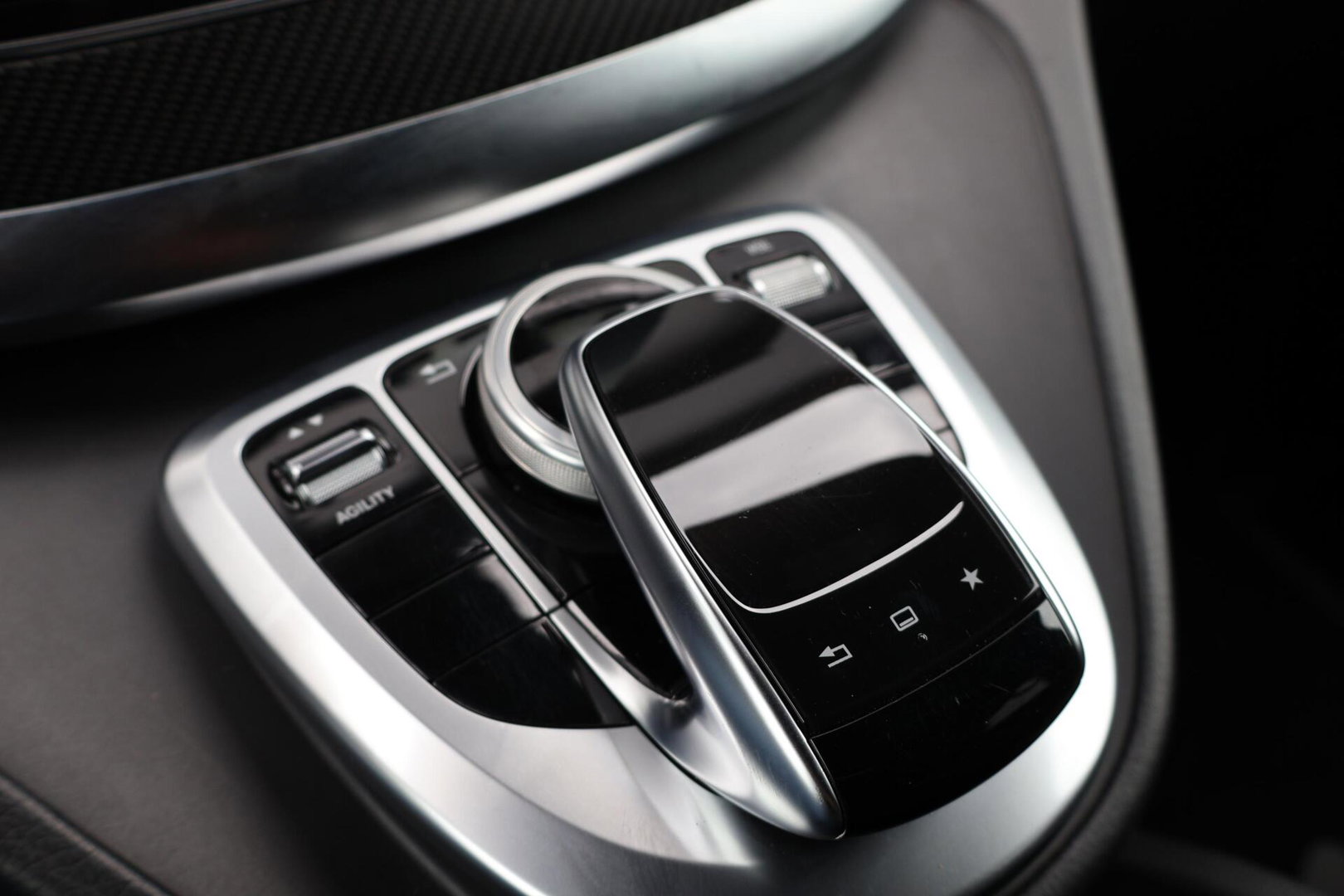 Mercedes-Benz V-Klasse 250d Lang DC Edition / AMG line / Stoelventilatie / Stoelverwarming / 2x Scuifdeur / Maestro surroundsystem / Origineel NL