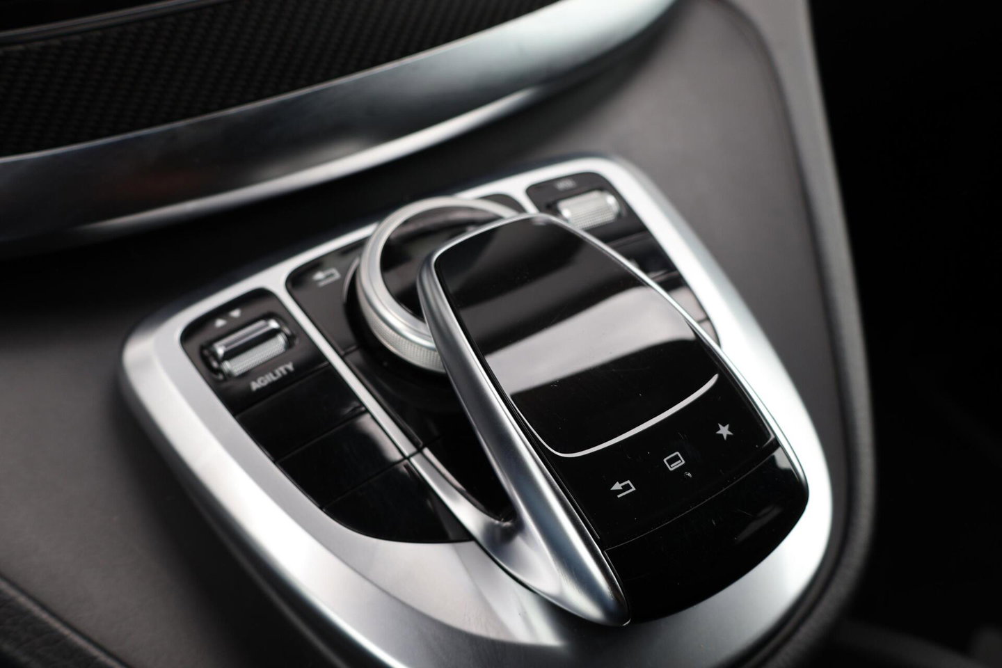 Mercedes-Benz V-Klasse 250d Lang DC Edition / AMG line / Stoelventilatie / Stoelverwarming / 2x Scuifdeur / Maestro surroundsystem / Origineel NL