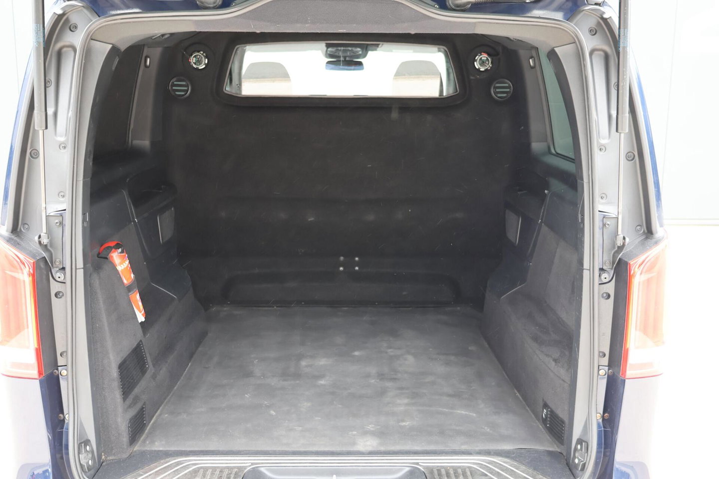 Mercedes-Benz V-Klasse 250d Lang DC Edition / AMG line / Stoelventilatie / Stoelverwarming / 2x Scuifdeur / Maestro surroundsystem / Origineel NL