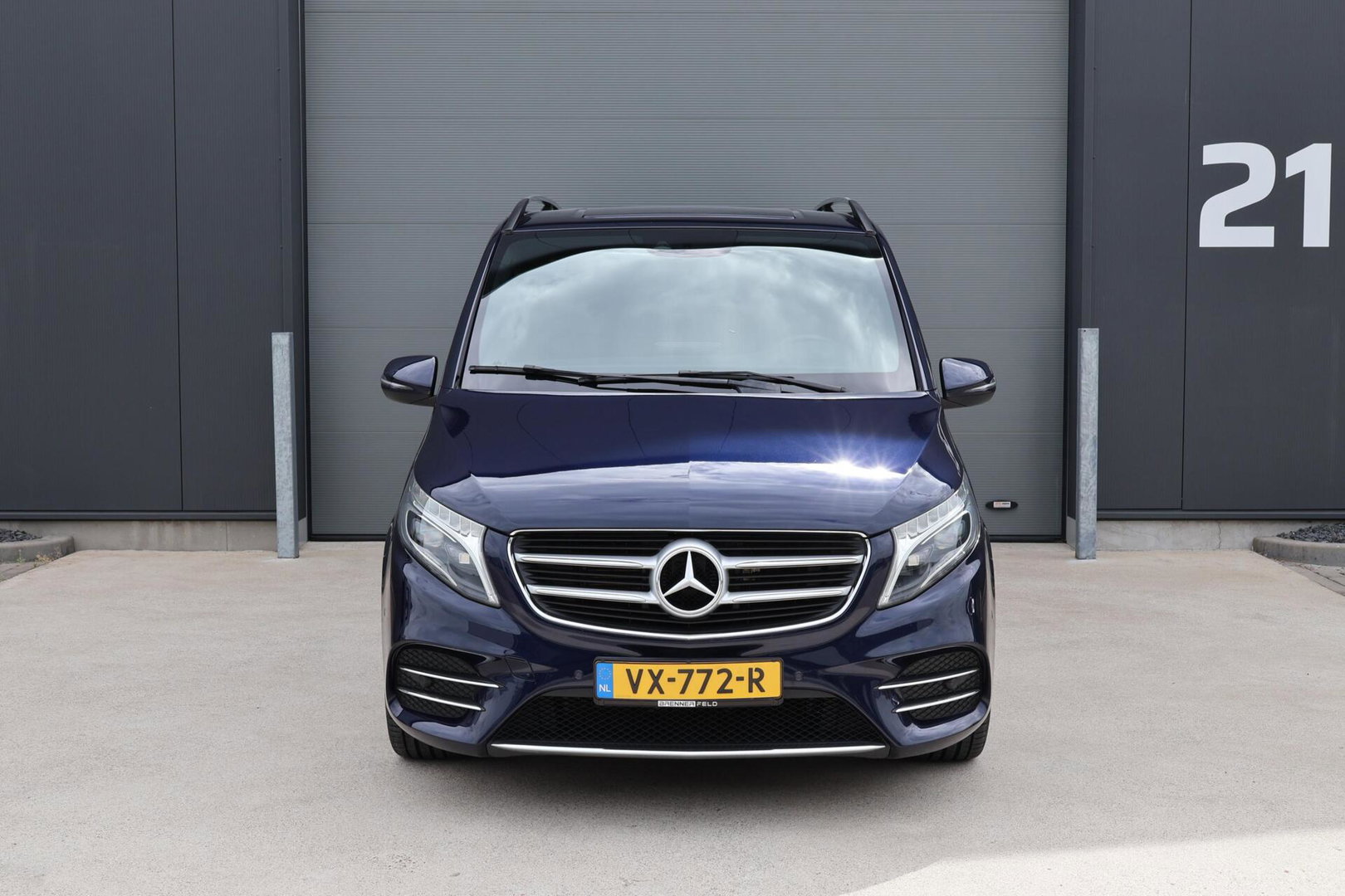 Mercedes-Benz V-Klasse 250d Lang DC Edition / AMG line / Stoelventilatie / Stoelverwarming / 2x Scuifdeur / Maestro surroundsystem / Origineel NL