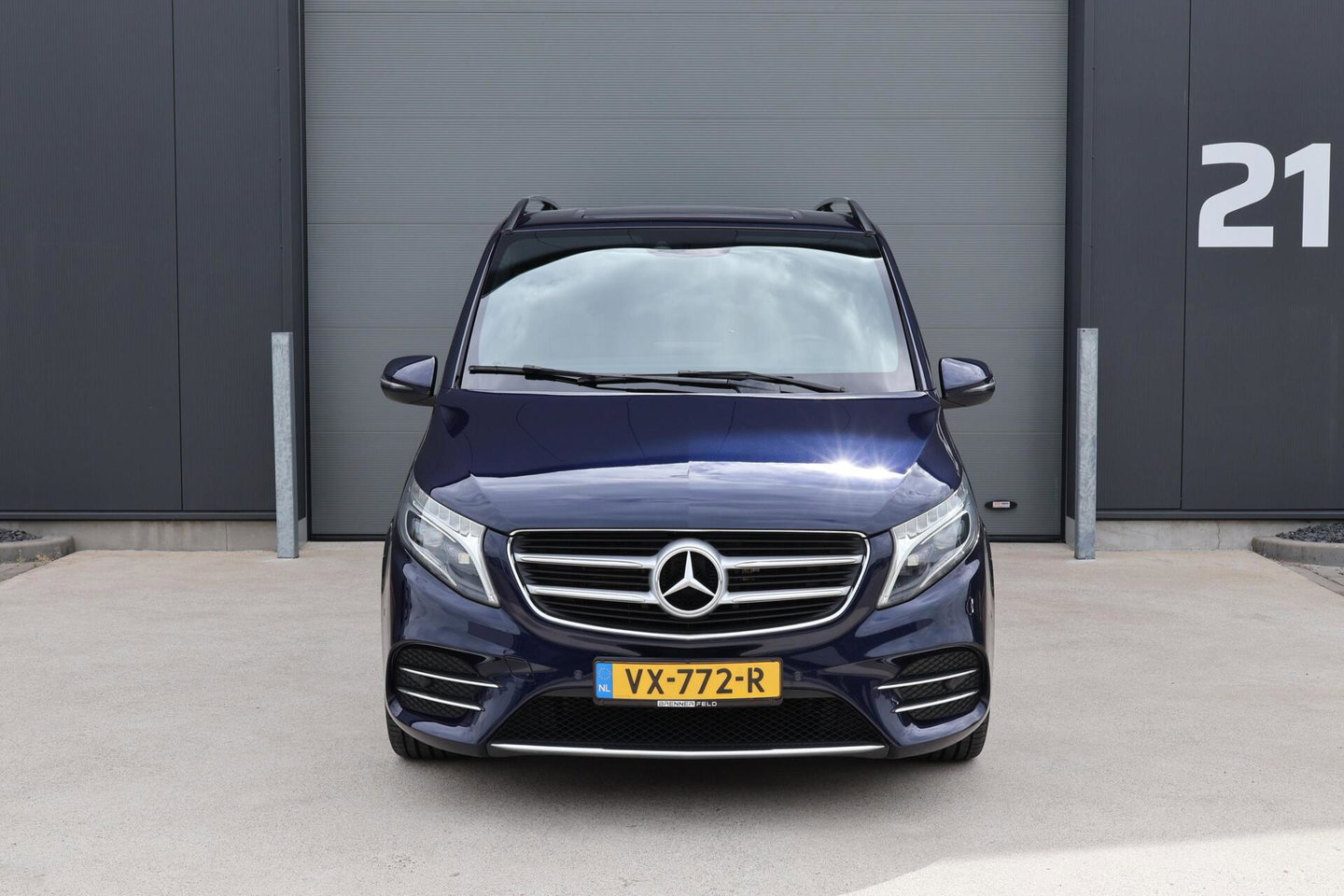 Mercedes-Benz V-Klasse 250d Lang DC Edition / AMG line / Stoelventilatie / Stoelverwarming / 2x Scuifdeur / Maestro surroundsystem / Origineel NL