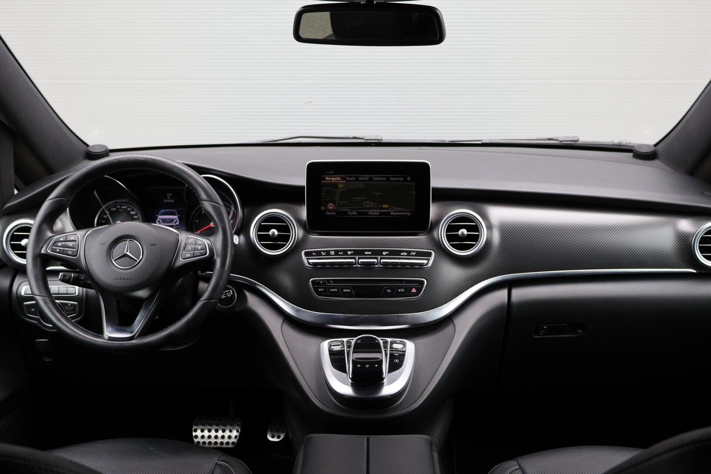 Mercedes-Benz V-Klasse 250d Lang DC Edition / AMG line / Stoelventilatie / Stoelverwarming / 2x Scuifdeur / Maestro surroundsystem / Origineel NL
