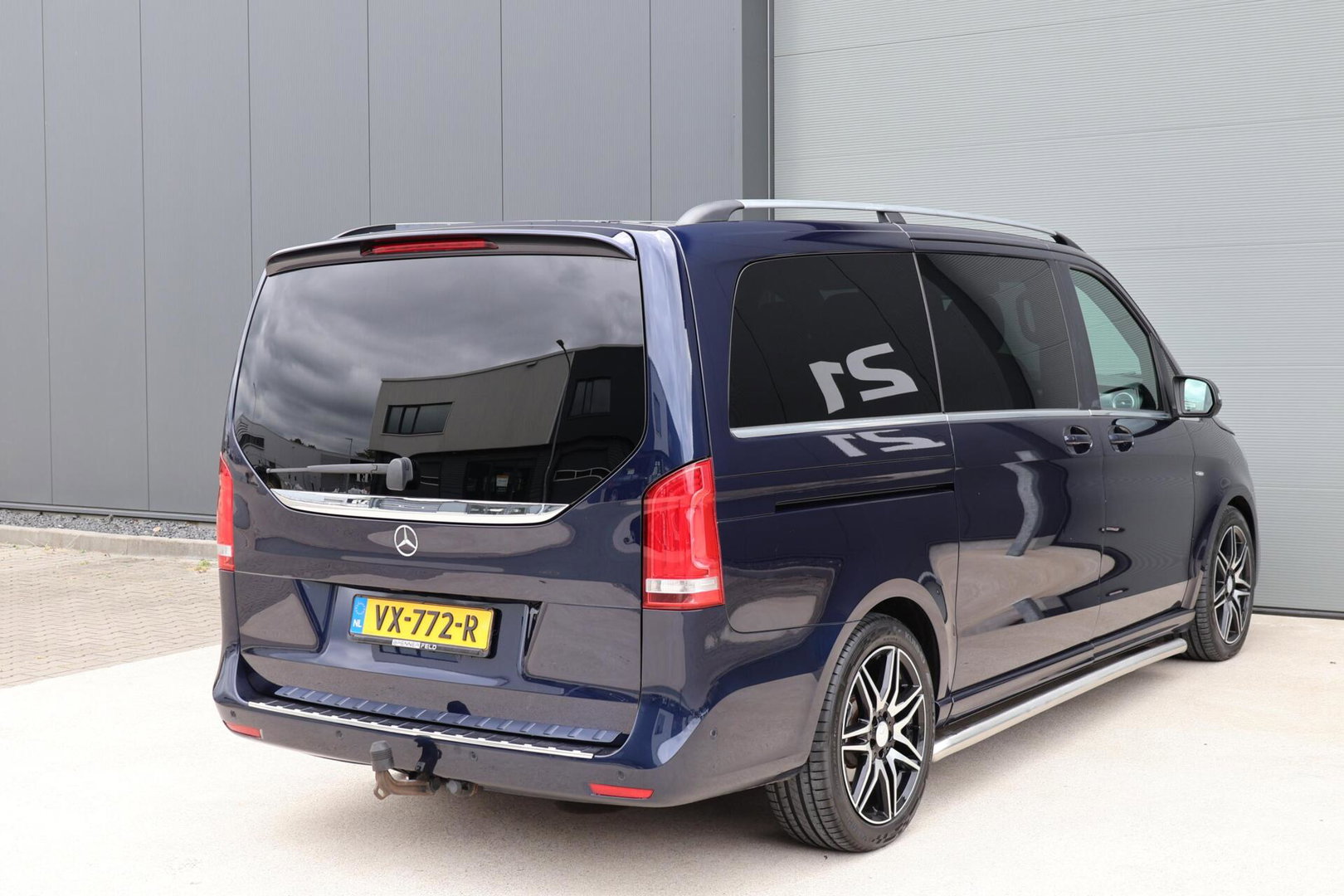 Mercedes-Benz V-Klasse 250d Lang DC Edition / AMG line / Stoelventilatie / Stoelverwarming / 2x Scuifdeur / Maestro surroundsystem / Origineel NL