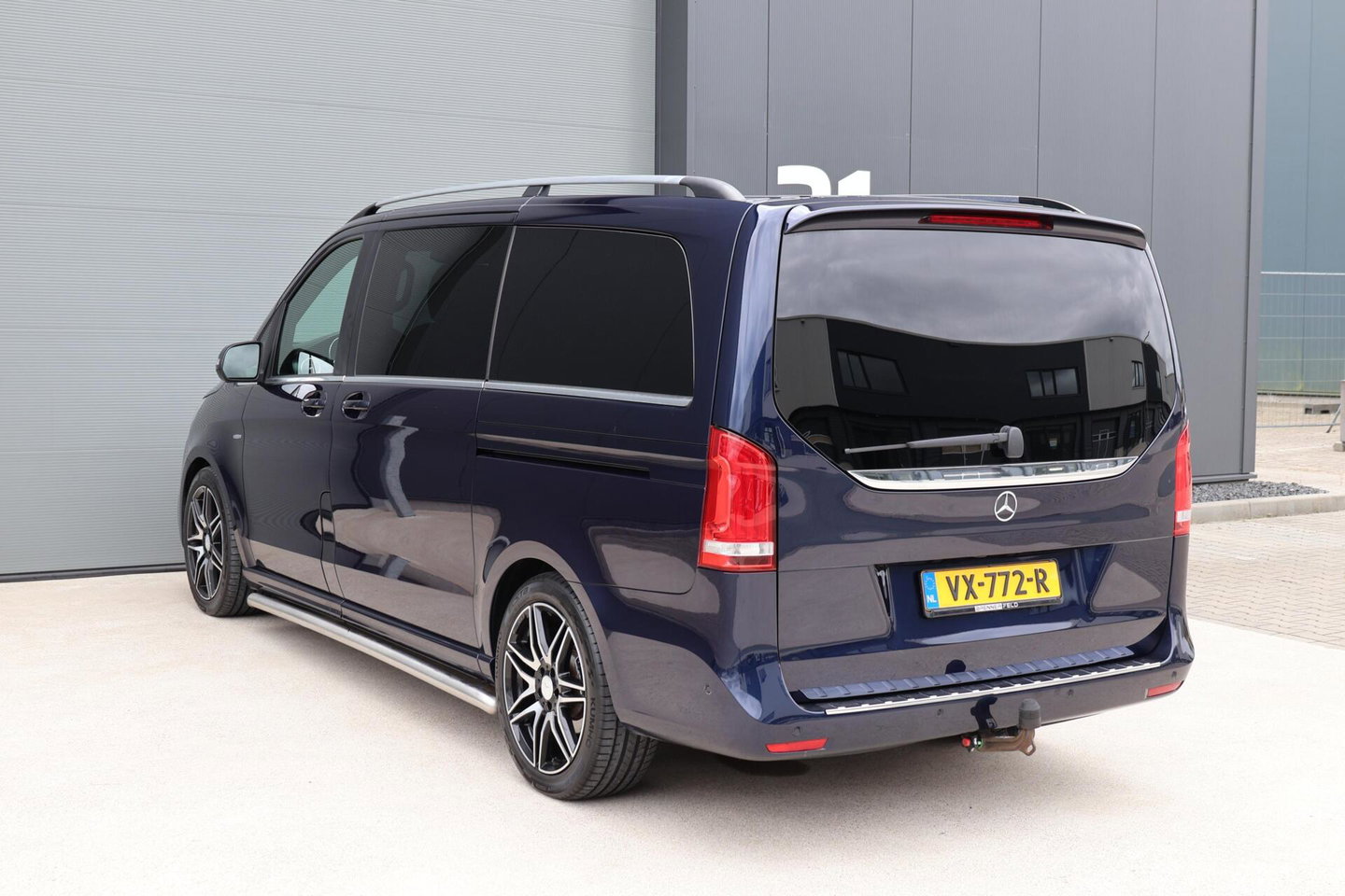 Mercedes-Benz V-Klasse 250d Lang DC Edition / AMG line / Stoelventilatie / Stoelverwarming / 2x Scuifdeur / Maestro surroundsystem / Origineel NL