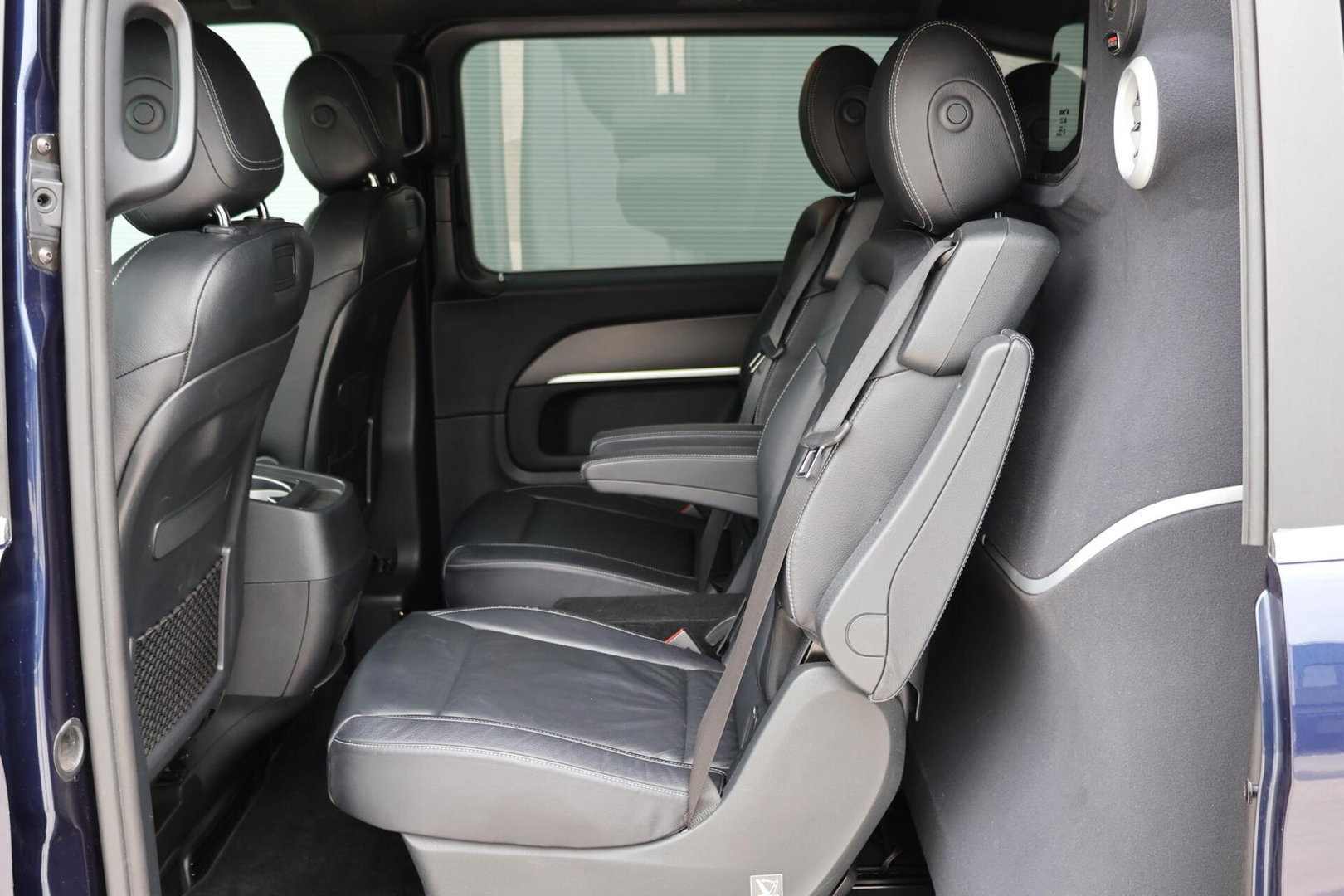 Mercedes-Benz V-Klasse 250d Lang DC Edition / AMG line / Stoelventilatie / Stoelverwarming / 2x Scuifdeur / Maestro surroundsystem / Origineel NL