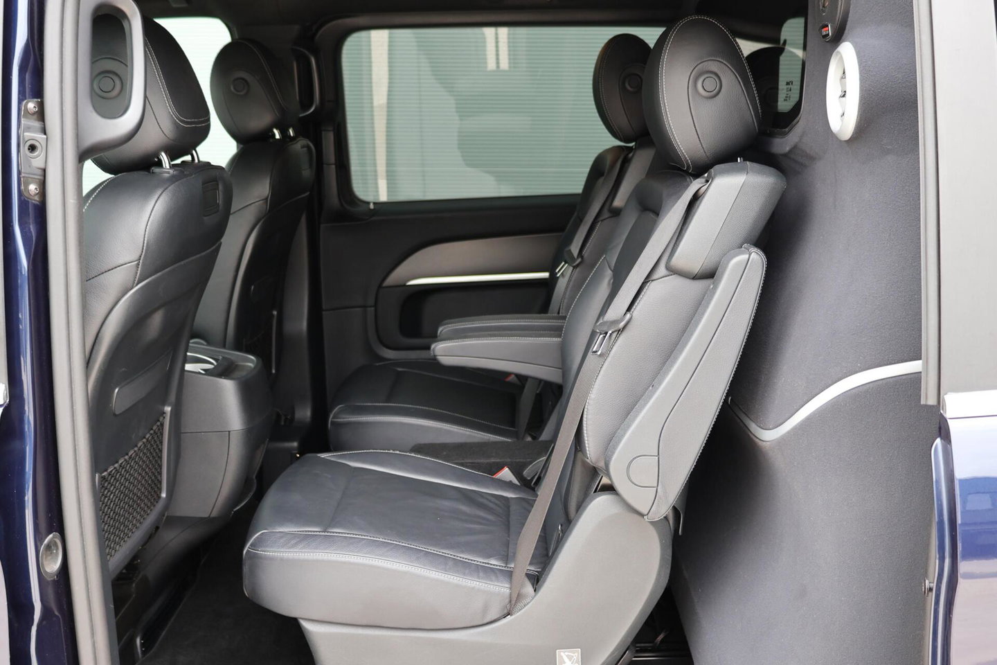 Mercedes-Benz V-Klasse 250d Lang DC Edition / AMG line / Stoelventilatie / Stoelverwarming / 2x Scuifdeur / Maestro surroundsystem / Origineel NL