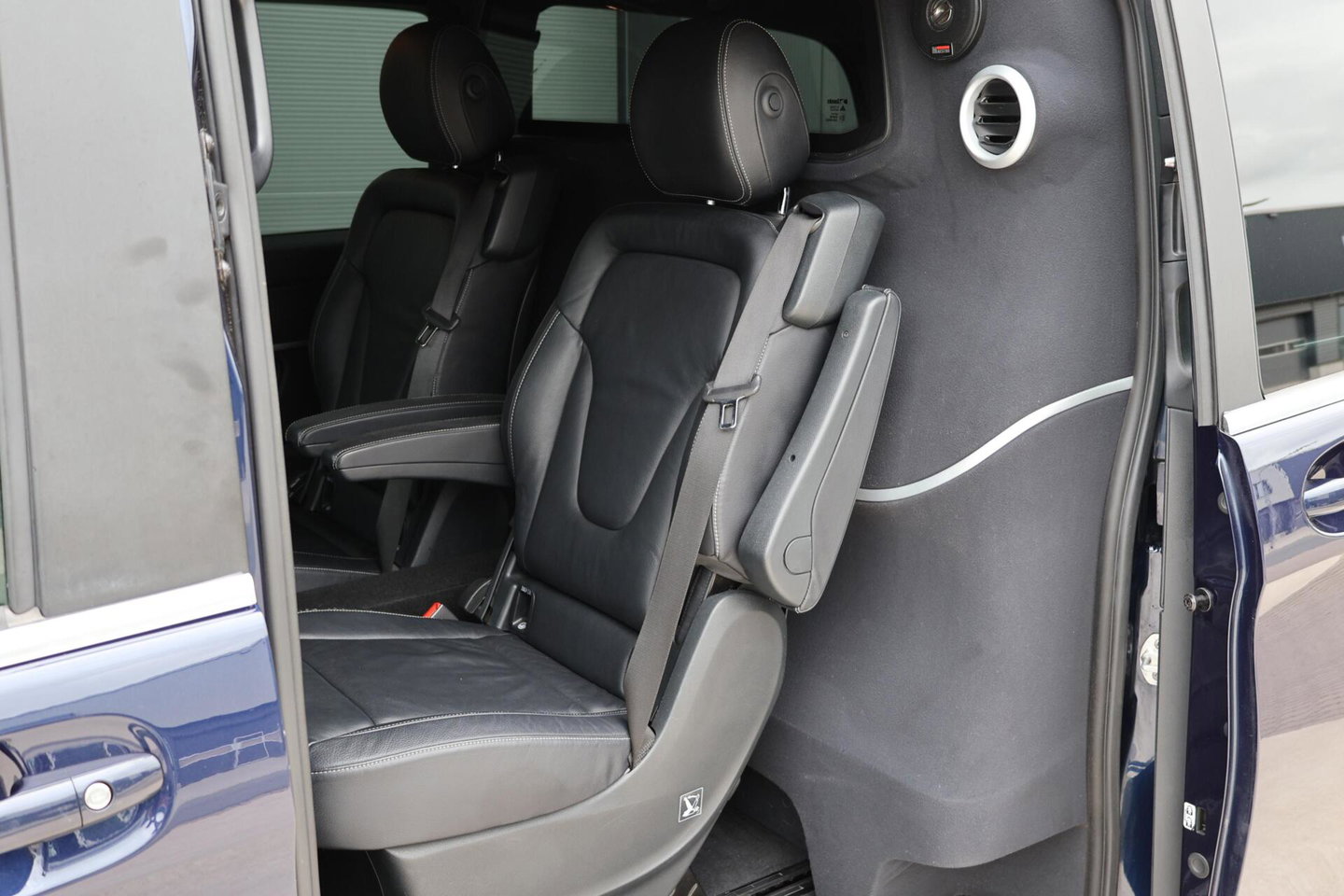 Mercedes-Benz V-Klasse 250d Lang DC Edition / AMG line / Stoelventilatie / Stoelverwarming / 2x Scuifdeur / Maestro surroundsystem / Origineel NL